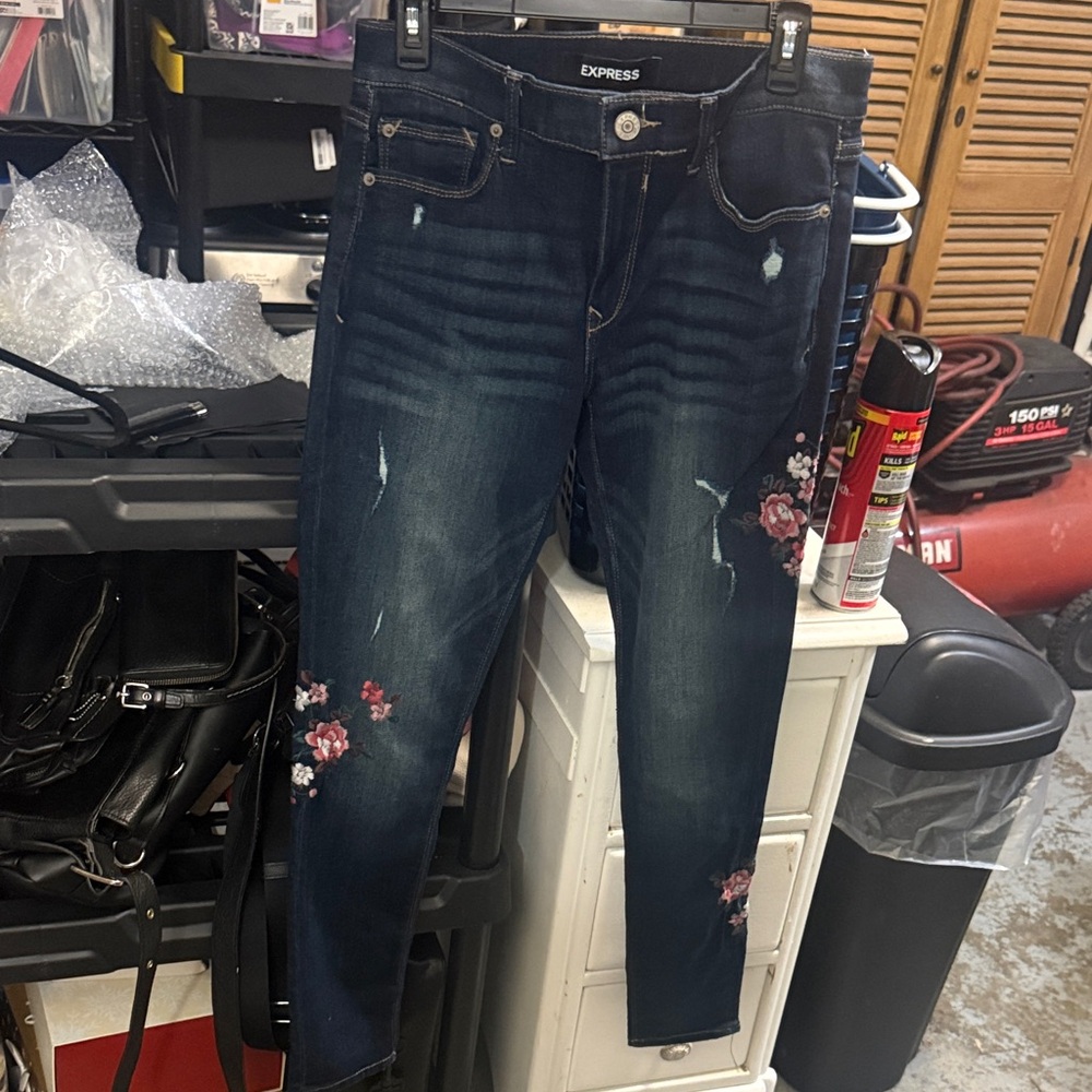 NWOT Express Women's Dark Blue Skinny Jeans with Pink Floral Embroidery